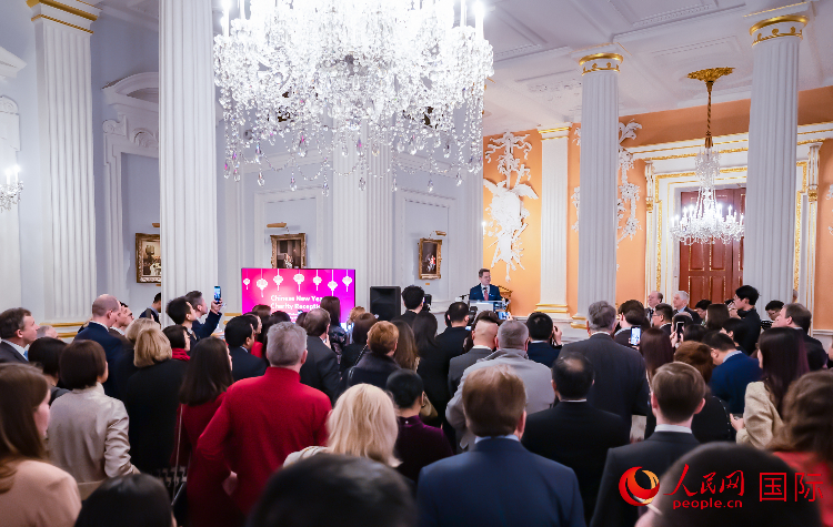 圖為2024 年倫敦金融城中國新年慈善酒會現(xiàn)場。人民網(wǎng) 郭錦標(biāo)攝