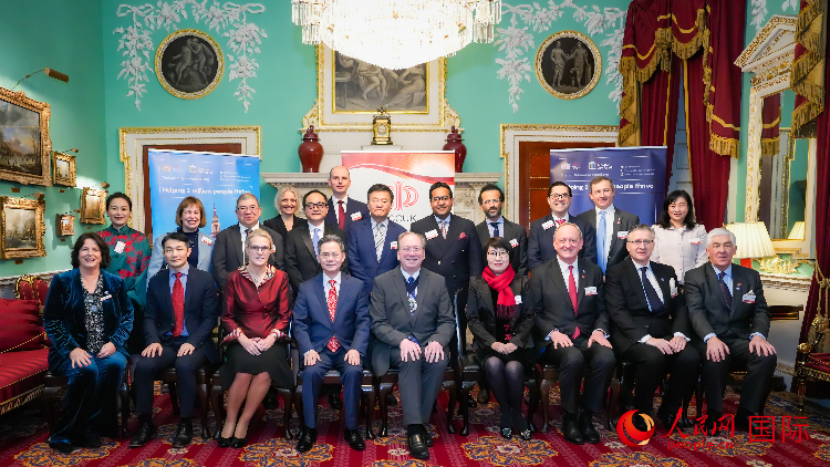 圖為2024 年倫敦金融城中國新年慈善酒會現(xiàn)場。人民網(wǎng) 郭錦標(biāo)攝