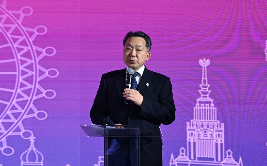 1.中國(guó)人民對(duì)外友好協(xié)會(huì)副會(huì)長(zhǎng)袁敏道在第四屆“中俄青年同走友誼路”活動(dòng)上致辭。主辦方供圖