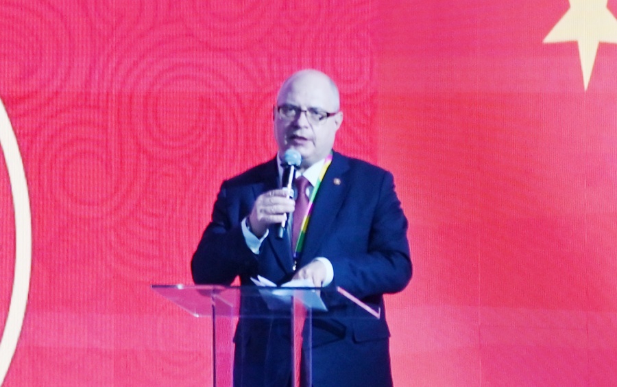 俄羅斯國(guó)家杜馬資產(chǎn)、土地和財(cái)產(chǎn)關(guān)系委員會(huì)主席兼俄中議員友好小組主席加夫里洛夫致辭。主辦方供圖