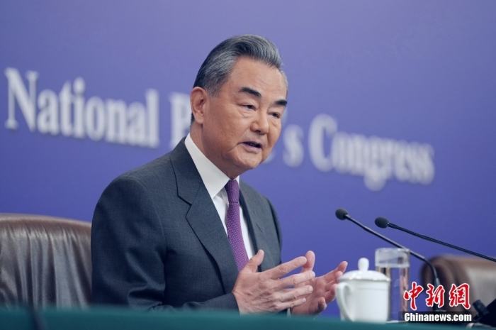 3月7日，十四屆全國人大二次會(huì)議在北京舉行記者會(huì)，中共中央政治局委員、外交部長王毅就中國外交政策和對外關(guān)系相關(guān)問題回答中外記者提問。<a target='_blank' href='/'><p  align=