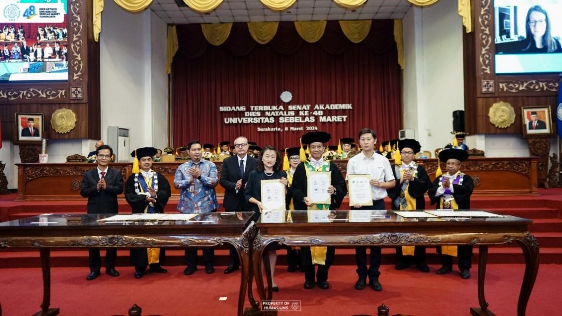 西華大學、三一一大學、印尼鋰源新材料有限公司、四川鋰源新能源有限公司四方共同簽署國際合作協(xié)議。印尼三一一大學孔子學院供圖