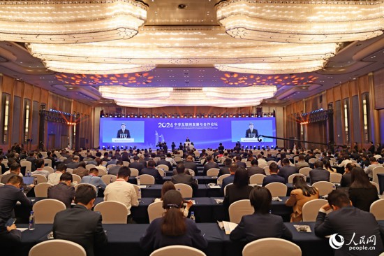  開幕式在廈門國際會議中心舉行。人民網(wǎng)記者 陳博攝