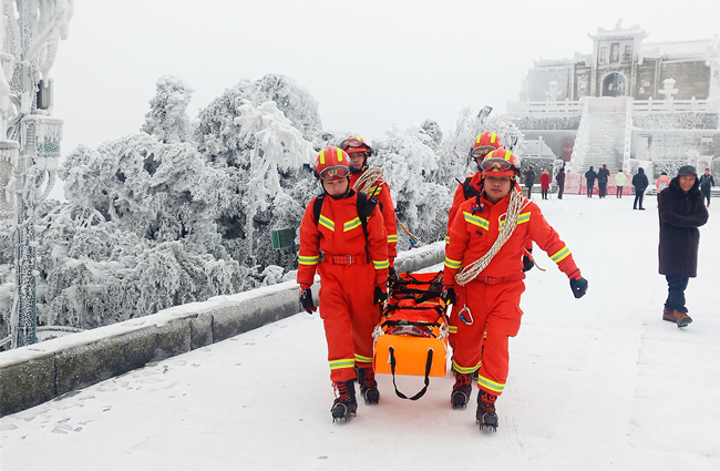 穿梭在南岳山谷間的那一抹“消防橙”。受訪者供圖