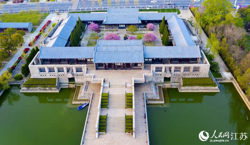 周恩來紀(jì)念館內(nèi)海棠盛開。紀(jì)星名攝