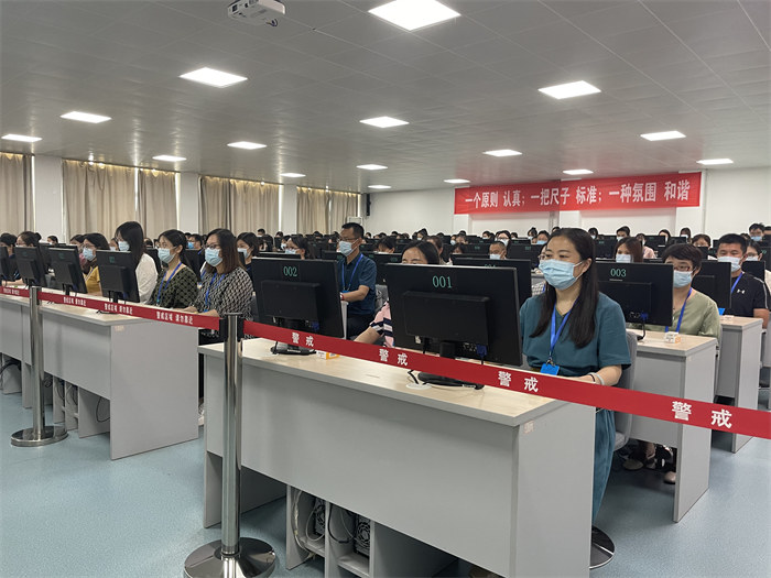 閱卷現(xiàn)場(chǎng)。公雪 攝