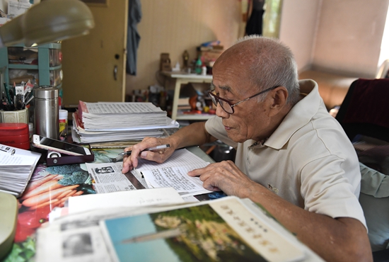 劉萬舉撰寫學黨史心得筆記。 受訪者供圖