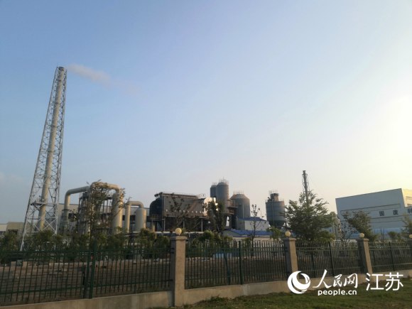 此次被當(dāng)?shù)鼐用穹从硰U氣刺鼻的企業(yè)。 人民網(wǎng) 張玉峰攝