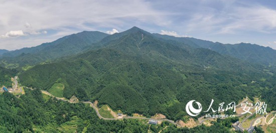 大別山旅游扶貧快速通道。人民網(wǎng) 陳若天攝