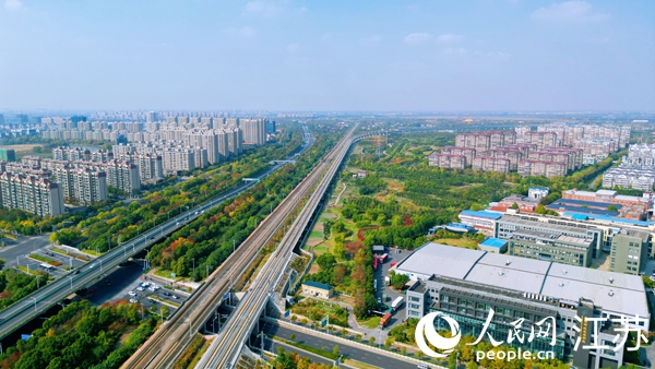 航拍幸福街道。人民網(wǎng)記者 王繼亮攝