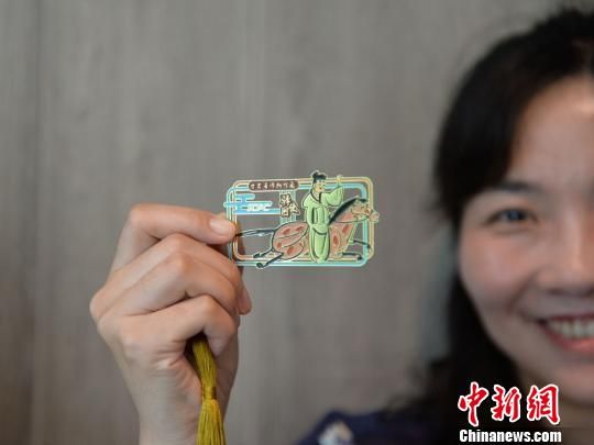 絲路主題餐廳內(nèi)推出的文創(chuàng)產(chǎn)品。　鐘欣 攝