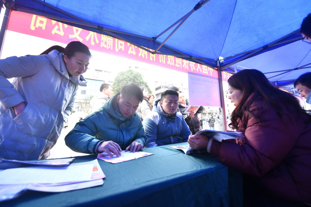 牢牢守住不發(fā)生規(guī)模性返貧致貧底線(xiàn)——西部脫貧地區(qū)“5年過(guò)渡期”一線(xiàn)觀(guān)察