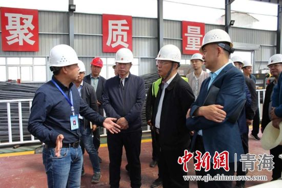 圖為生態(tài)環(huán)保專項督查現(xiàn)場。 孫舒亞攝