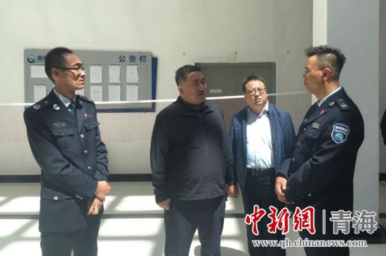 圖為生態(tài)環(huán)保專項督查現(xiàn)場。 孫舒亞攝