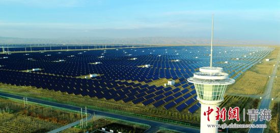圖為青海海南光伏產(chǎn)業(yè)園區(qū)。王國(guó)棟攝