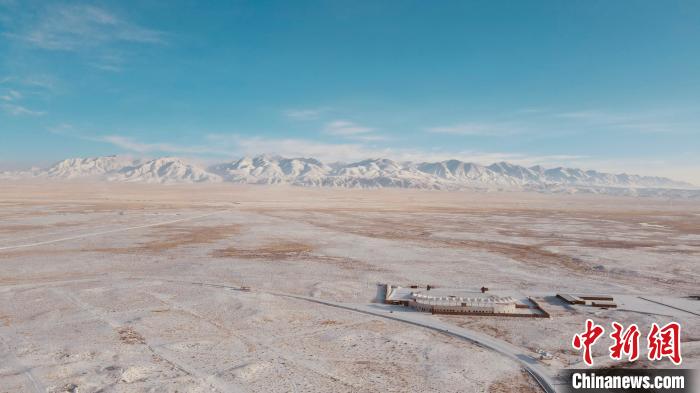 圖為冬季茶卡天空壹號景區(qū)?！±罱瓕?攝