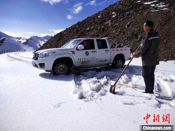 圖為管護(hù)員的工作日常。受訪者供圖