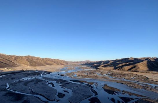 圖為三江源腹地，黃河流經(jīng)達(dá)日縣。（資料圖） 孫睿 攝 　　