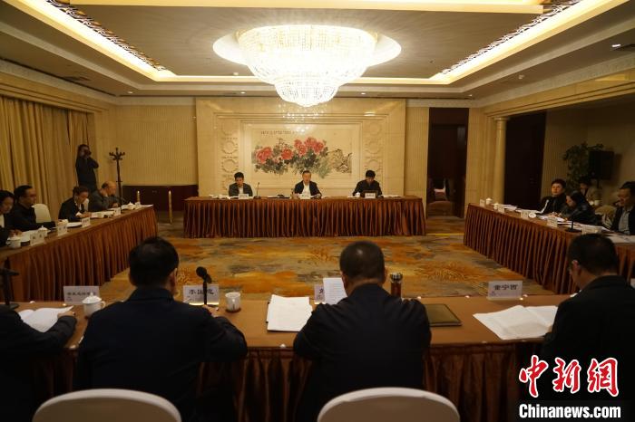 圖為座談會現(xiàn)場?！∨擞隄?攝