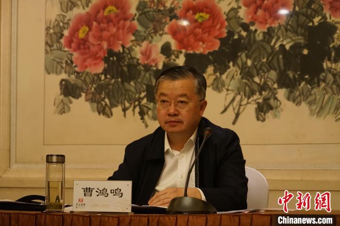 圖為全國人大常委會委員、全國人大華僑委員會副主任委員、致公黨中央副主席曹鴻鳴講話?！∨擞隄?攝