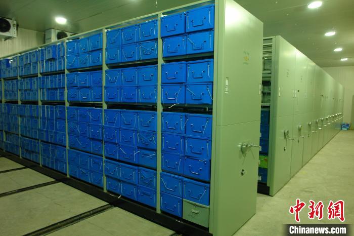 圖為國(guó)家農(nóng)作物種質(zhì)資源復(fù)份庫(kù)(西寧)?！∏嗪Ｊ∞r(nóng)業(yè)農(nóng)村廳供圖