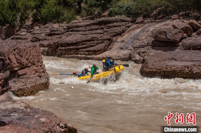 圖為瀾滄江生態(tài)漂流?！憸娼雌饔邢薰竟﹫D