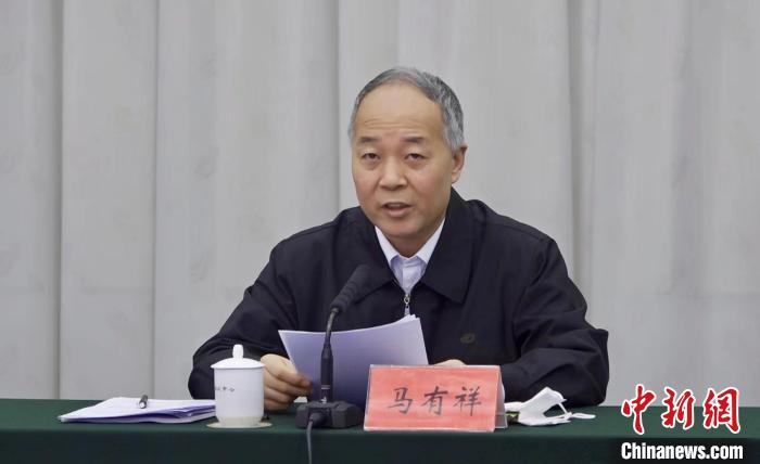 圖為農(nóng)業(yè)農(nóng)村部副部長(zhǎng)馬有祥在部省共同打造青海綠色有機(jī)農(nóng)畜產(chǎn)品輸出地推進(jìn)會(huì)議上講話?！±罱瓕?攝