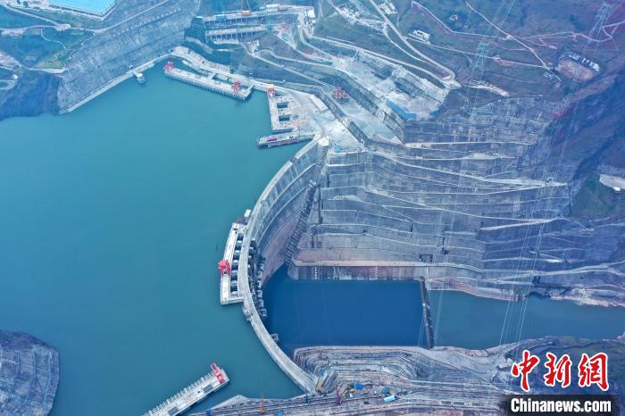 圖為白鶴灘水電站?！∷娝木止﹫D