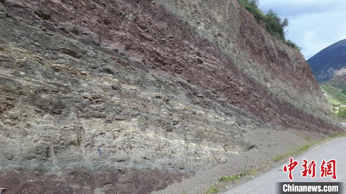 青藏高原東部始新世熱魯盆地的湖相沉積?！≈锌圃呵嗖馗咴?供圖