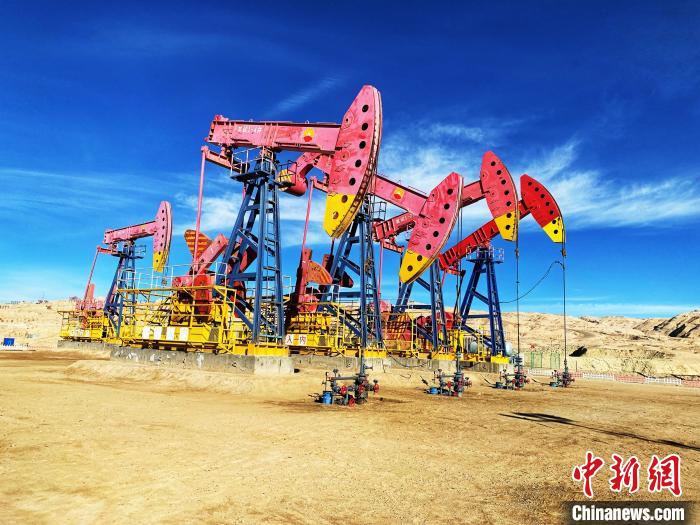 圖為青海油田采油基地。　孫睿 攝