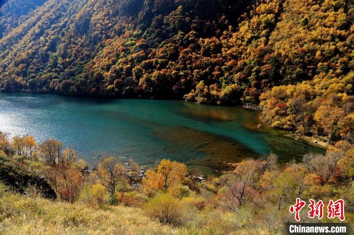 松坪溝風(fēng)光?！『吻搴?攝