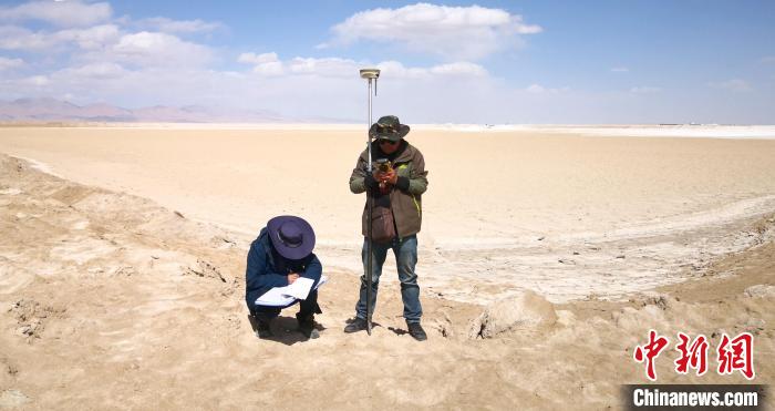 圖為鹽湖礦產(chǎn)資源國情調(diào)查。(資料圖) 柴綜院 供圖