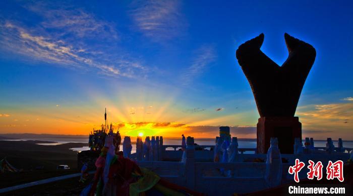 資料圖為果洛州境內(nèi)的黃河源頭牛頭碑?！」逯菸麄鞑抗﹫D