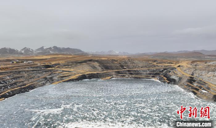 航拍圖為青海省海西蒙古族藏族自治州天峻縣木里礦區(qū)?！●R銘言 攝