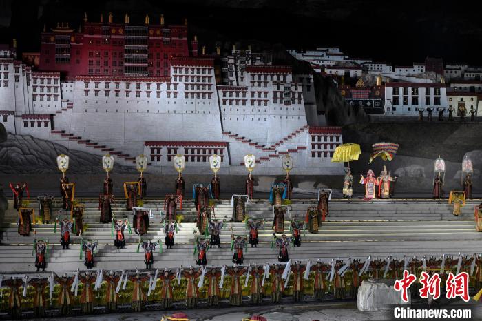 3月17日，西藏拉薩，《文成公主》大型史詩劇演出現(xiàn)場?！±盍?攝