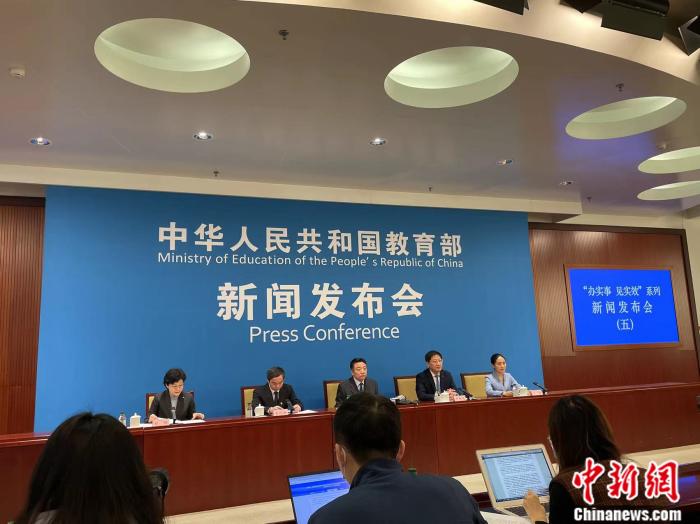 教育部發(fā)布會(huì)現(xiàn)場。 任靖 攝