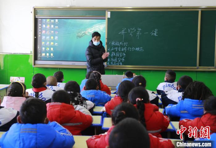 圖為學(xué)生正在上課?！●R銘言 攝