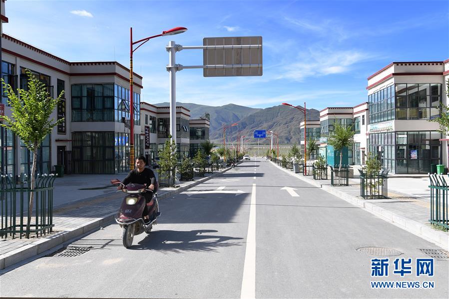 (新華全媒頭條·走向我們的小康生活·決戰(zhàn)決勝脫貧攻堅·圖文互動)(7)兩次遷徙“搬窮”記——海拔最高縣雙湖的“戰(zhàn)貧故事”