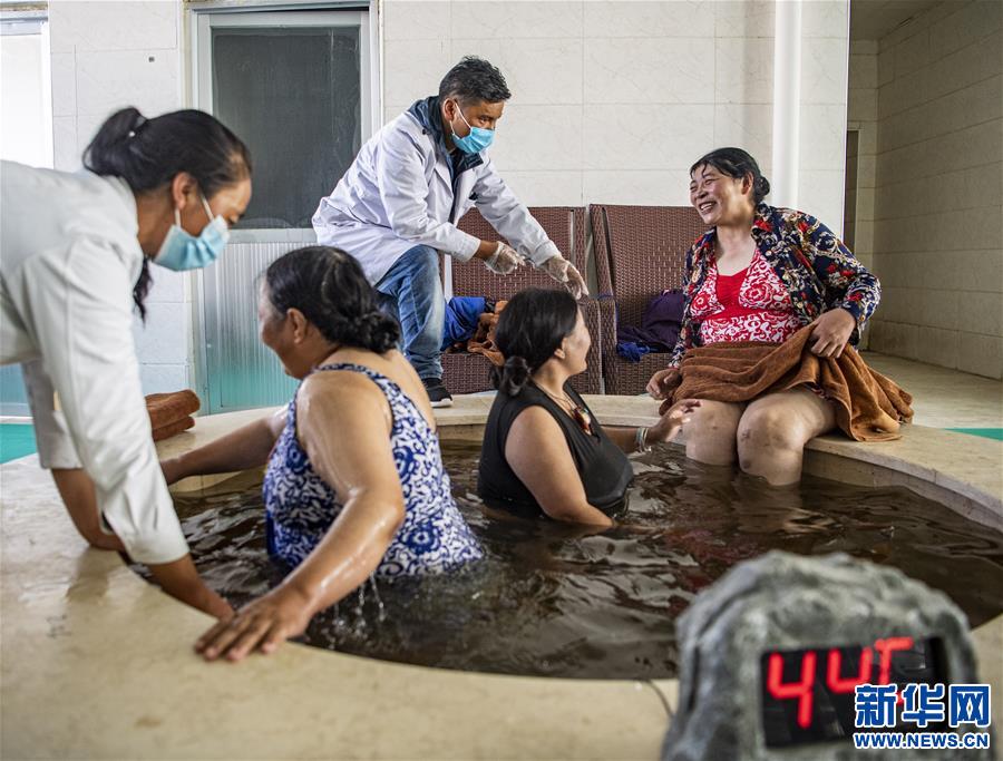 （新華全媒頭條·走向我們的小康生活·圖文互動(dòng)）（10）扎西德勒，我們的新家園——西藏易地扶貧搬遷搬出幸福美好新生活