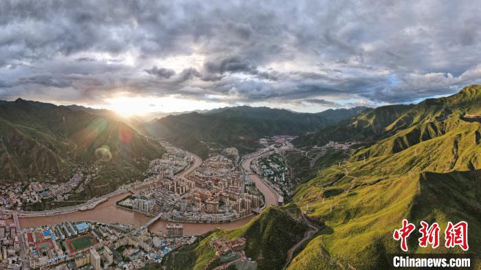 西藏昌都市3.84萬戶、19.46萬貧困人口全部脫貧