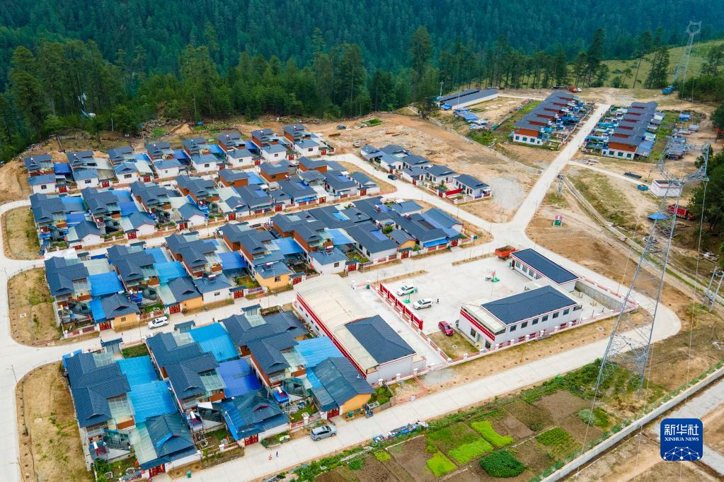 西藏林芝：易地搬遷，迎來(lái)幸福新生活