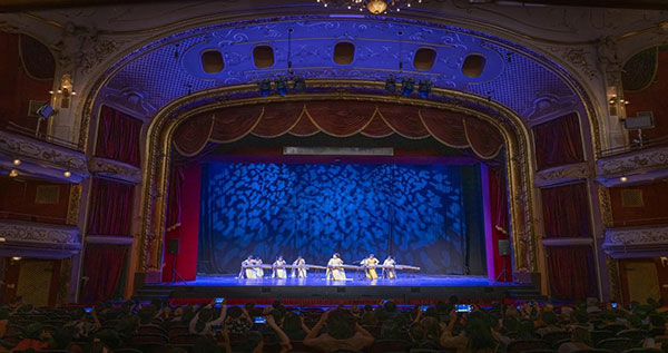 2024匈牙利青少年國際音樂會(huì)節(jié)目《戰(zhàn)臺(tái)風(fēng)》表演舞臺(tái)現(xiàn)場。兒促會(huì)藝教委供圖