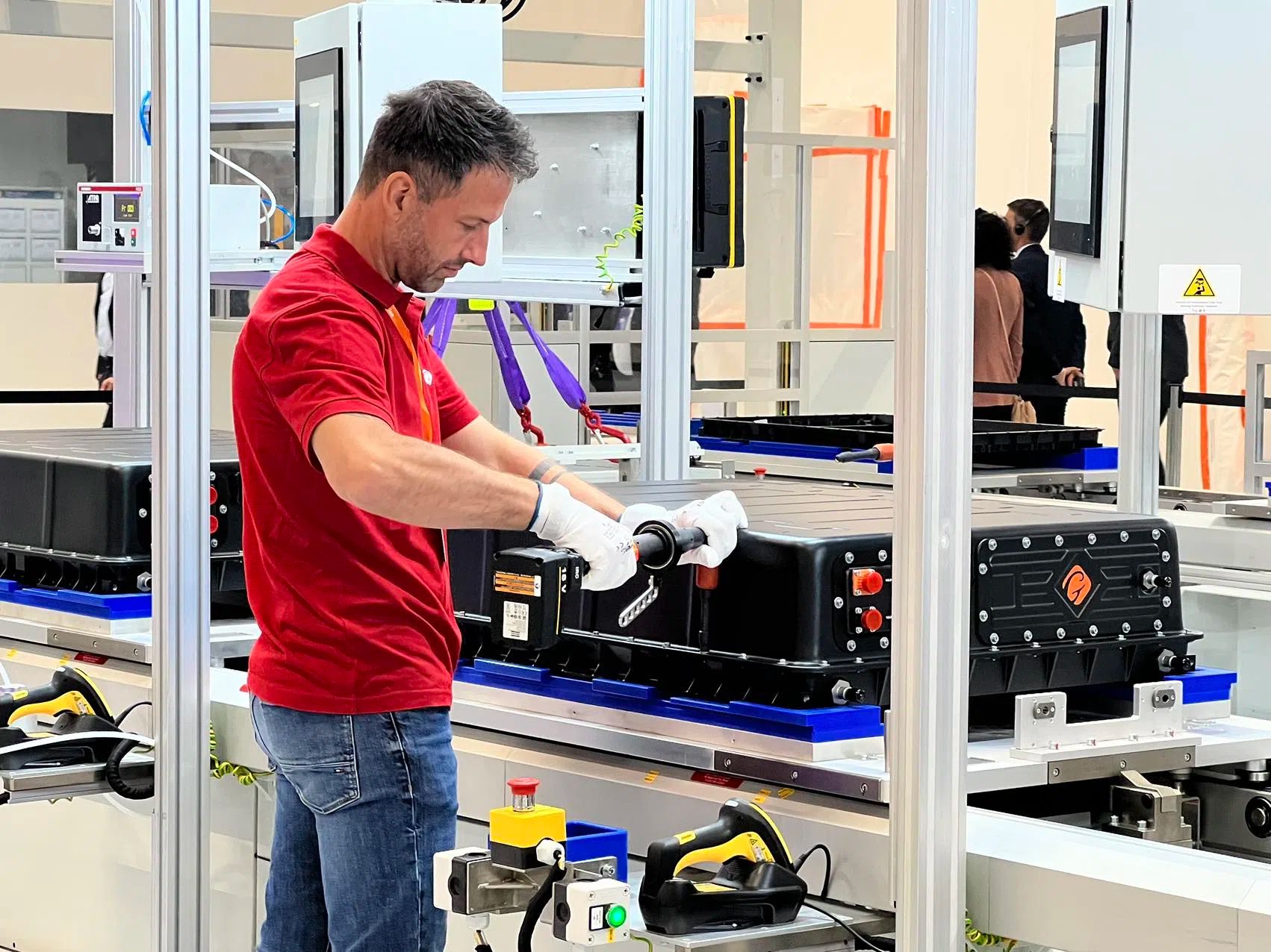 2023年9月國軒高科哥廷根工廠首款電池產(chǎn)品線投產(chǎn)。人民網(wǎng)記者 李強攝