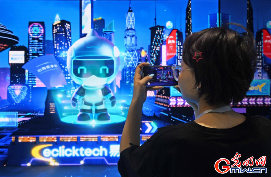 組圖丨AI、網(wǎng)絡(luò)安全、跨境電商……數(shù)字經(jīng)濟(jì)如此 “陜”耀