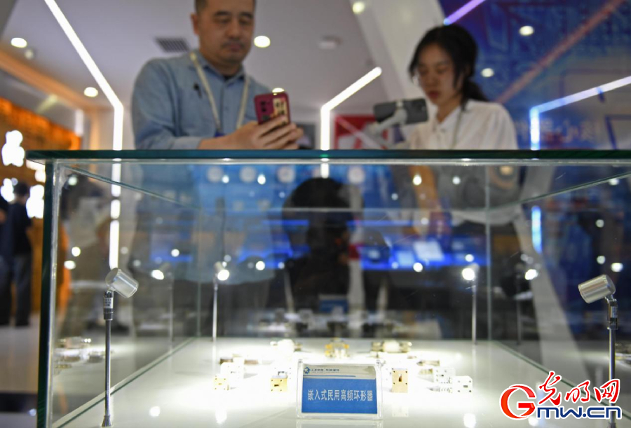 組圖丨AI、網(wǎng)絡(luò)安全、跨境電商……數(shù)字經(jīng)濟(jì)如此 “陜”耀