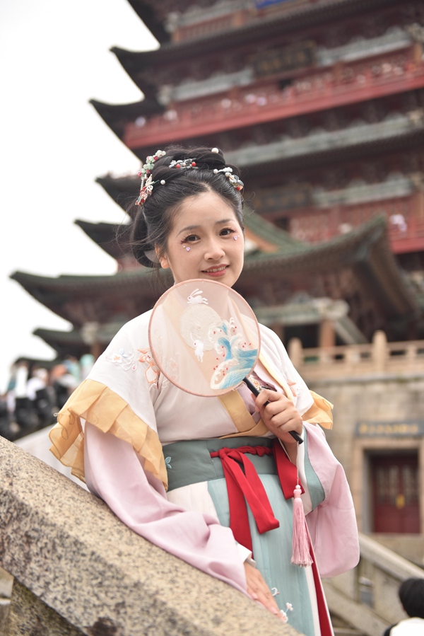 南昌滕王閣“古風(fēng)游”。受訪者供圖