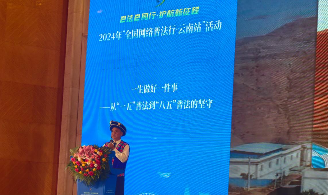 李學(xué)平分享普法的故事。人民網(wǎng)記者 孝金波攝