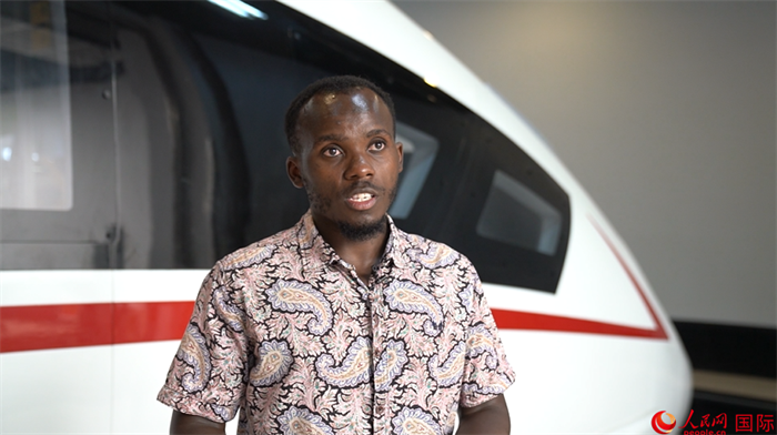 北京交通大學(xué)肯尼亞籍留學(xué)生卡里烏接受人民網(wǎng)采訪。人民網(wǎng) 周琳佳攝