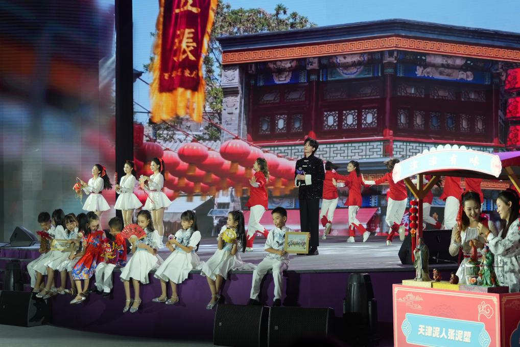 《津門謠》節(jié)目現(xiàn)場。人民網(wǎng)記者 于凱攝