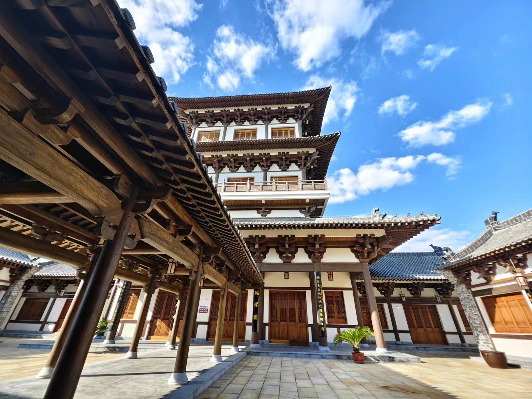 【2024打卡中國(guó)】穿越時(shí)空的對(duì)話:外國(guó)網(wǎng)紅探索包公故里文化園(組圖)_fororder_微信圖片_20240923155222